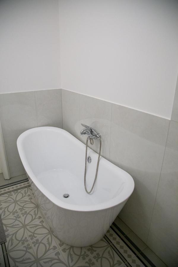 Velky 3-Izbovy Apartman Bratislava-Stare Mesto Eksteriør billede