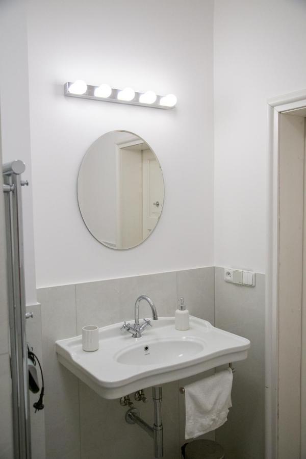 Velky 3-Izbovy Apartman Bratislava-Stare Mesto Eksteriør billede